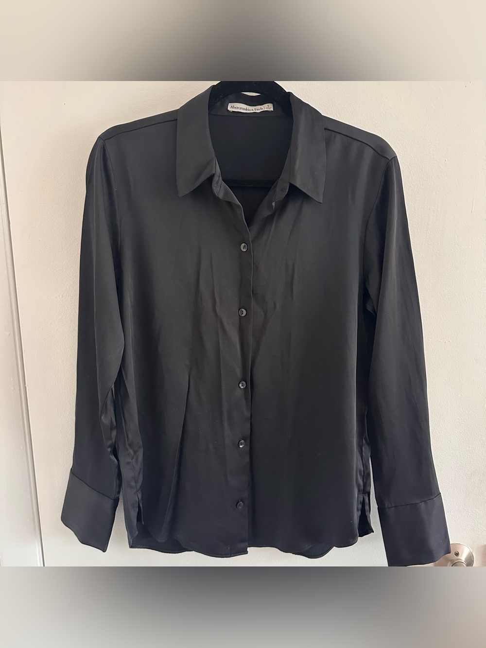 Abercrombie & Fitch Women's Long-Sleeve Satin Button-Up Shirt Small
